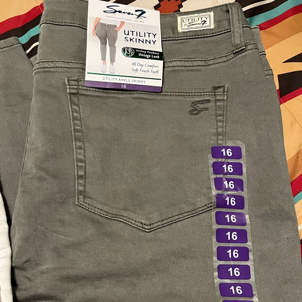 Capris - Picture 3 of 3